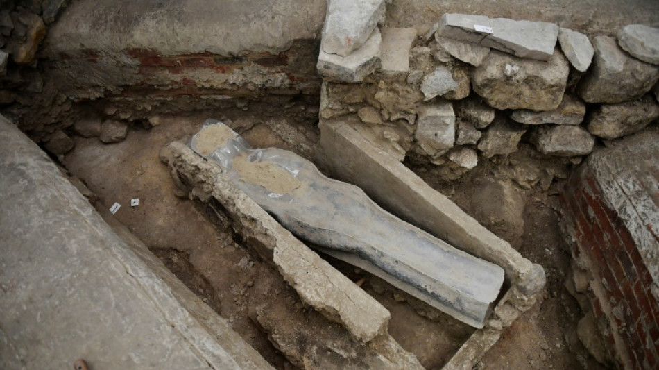 Les entrailles de Notre-Dame ont livré un mystérieux sarcophage de plomb