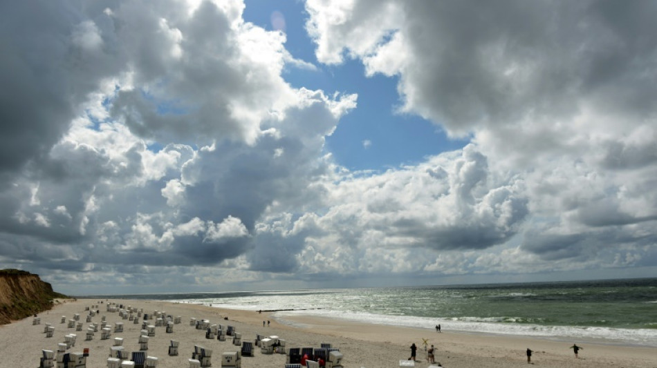 Rund anderthalb Millionen Kubikmeter Sand als Sturmflutschutz vor Sylt aufgespült