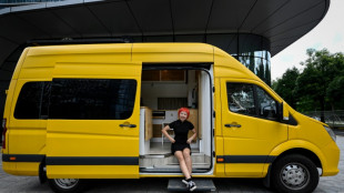 En Chine, des vans aménagés comme solution de logement pas cher