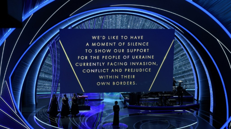 Oscars holds moment of silence for Ukraine 