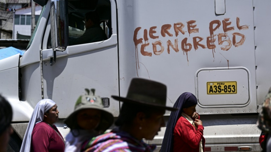 Parlamento de Perú decide si adelanta elecciones para atenuar crisis