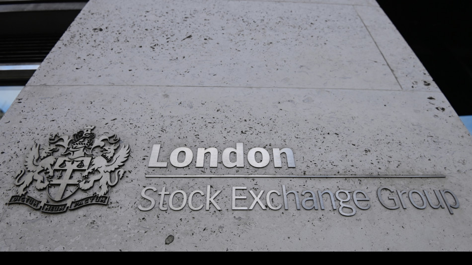 Borsa: l'Europa tiene in attesa della Bce, Londra +0,2%