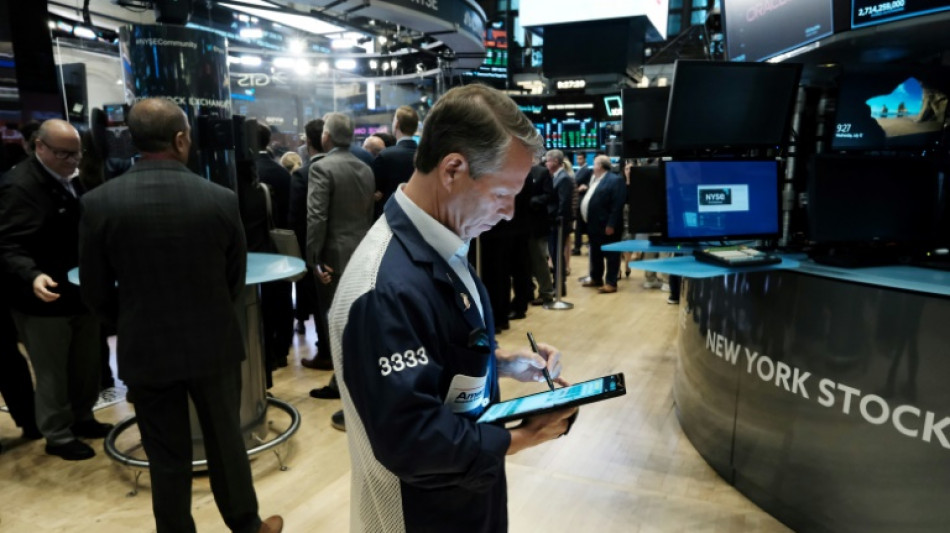 En ordre dispersé, Wall Street tente de finir la semaine sur une note positive