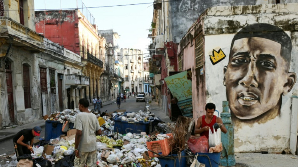 Lixo se acumula em uma Havana sobrecarregada