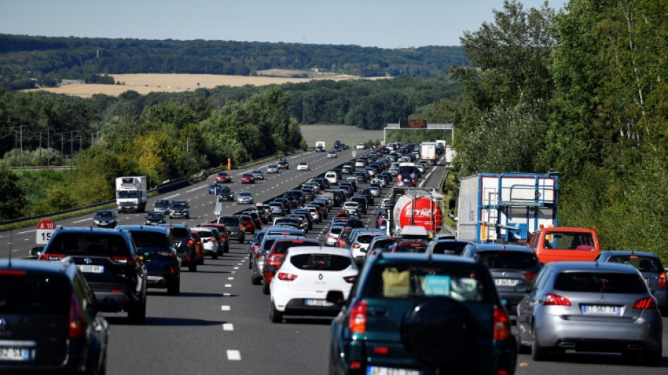 Départs en vacances: plus de 1.000 km de bouchons cumulés à la mi-journée