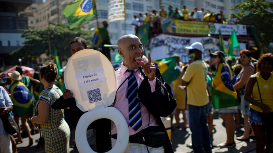 Brasileños se manifiestan en actos de apoyo a Bolsonaro y a Lula