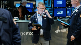 Wall Street ouvre en forte hausse, séduite par de bons indicateurs et la grande distribution