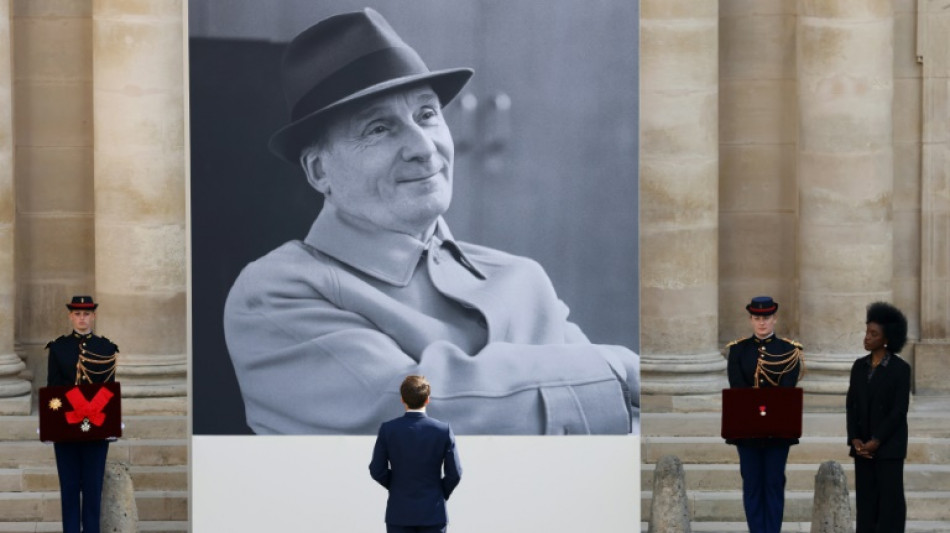"Il a brûlé les planches et crevé l’écran": Macron rend hommage à Michel Bouquet