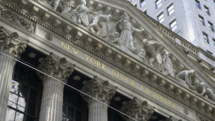 Wall Street ouvre en repli, soucieuse d'une possible récession