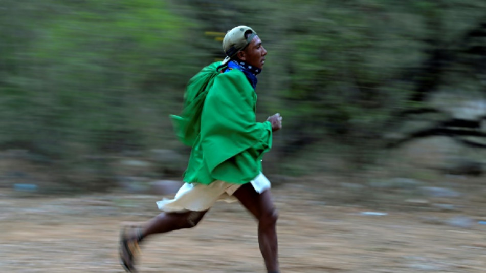 Ultra-marathon Tarahumara au Mexique: la revanche des tennis sur les sandales