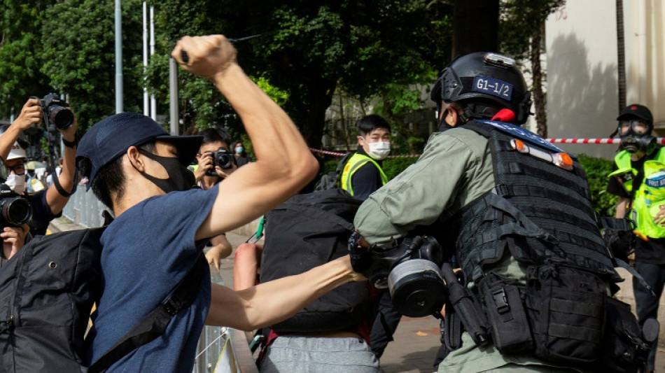 Un hombre fue condenado en Hong Kong por apuñalar a un policía en una protesta