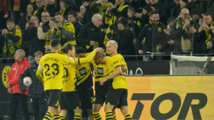 Dortmund vence Freiburg na abertura da rodada do Alemão