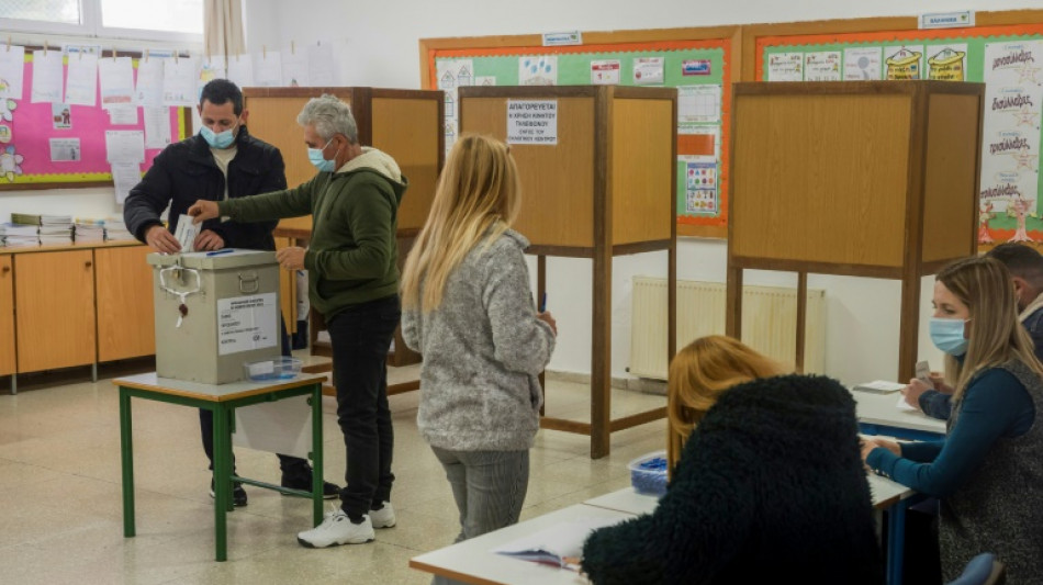 Alta participación en reñidas elecciones presidenciales de Chipre