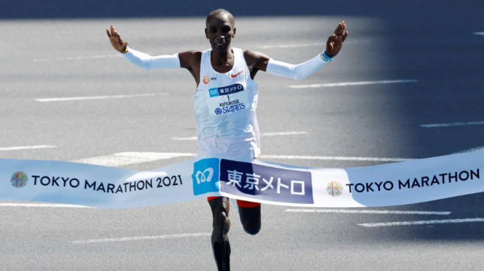 Athlétisme: le Kényan Kipchoge remporte le marathon de Tokyo avec un nouveau chrono très rapide