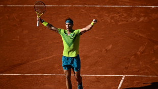 Nadal sweeps into French Open last 16