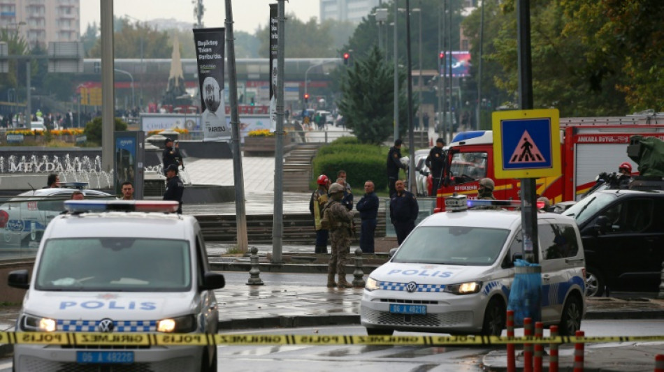 Atentado suicida en la capital turca antes de apertura de la sesión parlamentaria