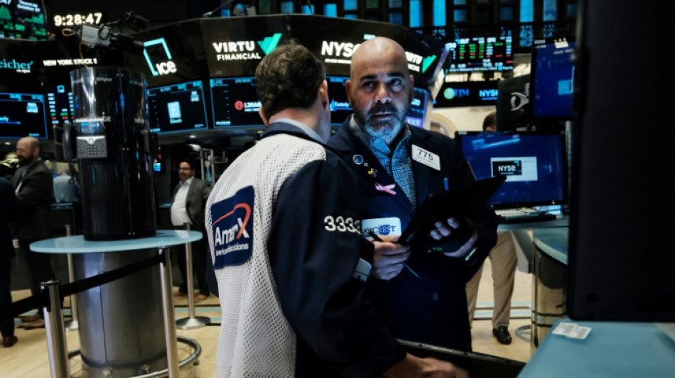 Wall Street finit en baisse, craint un nouveau message ferme de la Fed