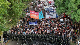 Congreso argentino pausa el debate de un paquete de reformas de Milei 