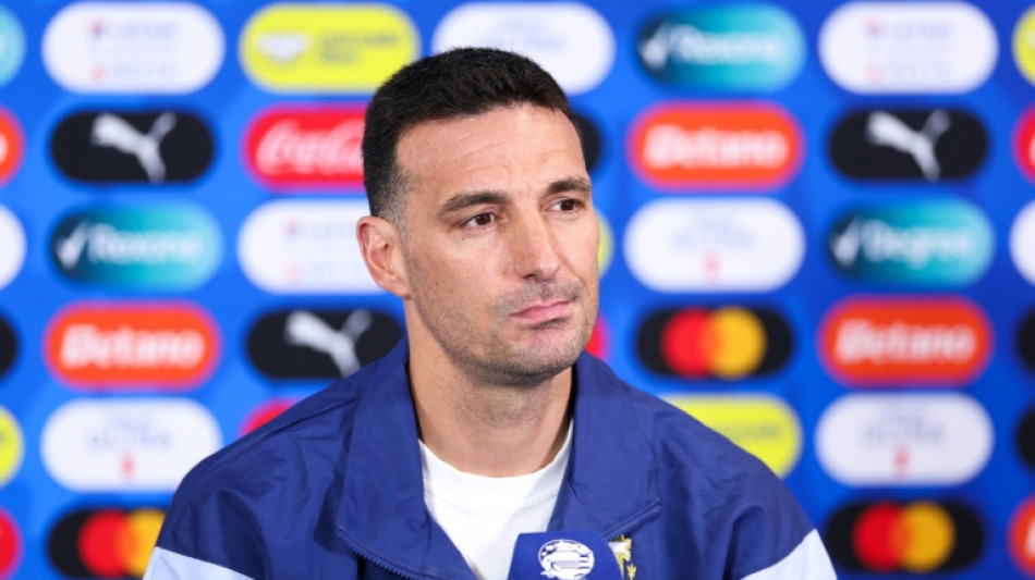 Scaloni evita criticar gramados e anuncia 'melhor Argentina' contra o Chile