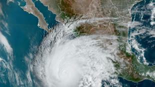 Huracán Norma se fortalece a categoría 4 cerca de México