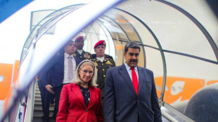 El presidente venezolano, Maduro, visita China en busca de apoyo económico