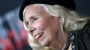 Ícono del folk Joni Mitchell recibe prestigioso premio en Washington 