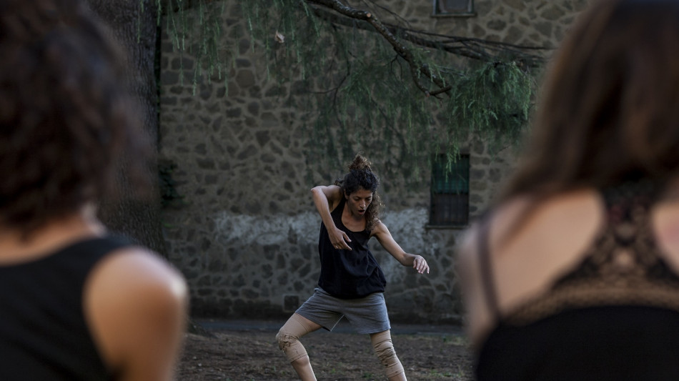 Performance di danza e musica al 'Corpo celeste' di Sieni