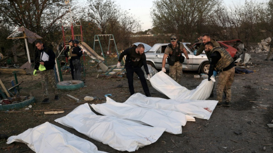 Al menos 51 muertos en un bombardeo ruso en Ucrania mientras asistían a un velorio