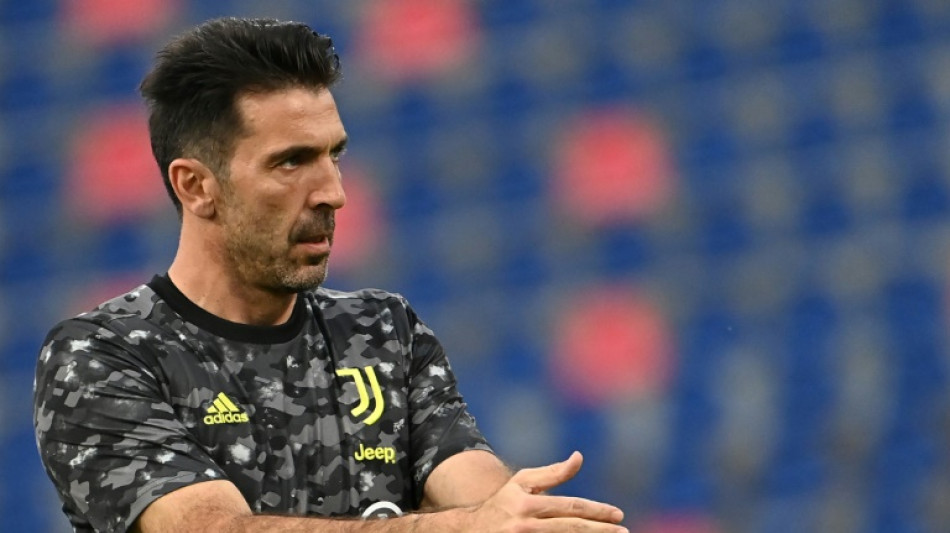 Italie: l'inoxydable Buffon prolonge son contrat avec Parme jusqu'en 2024
