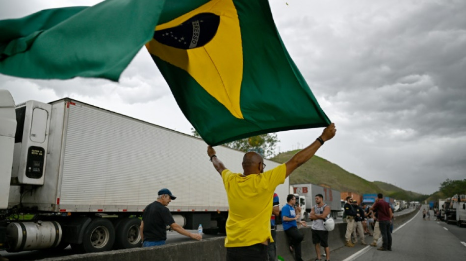 Manifestantes bloquean carreteras en Brasil por segundo día tras derrota de Bolsonaro