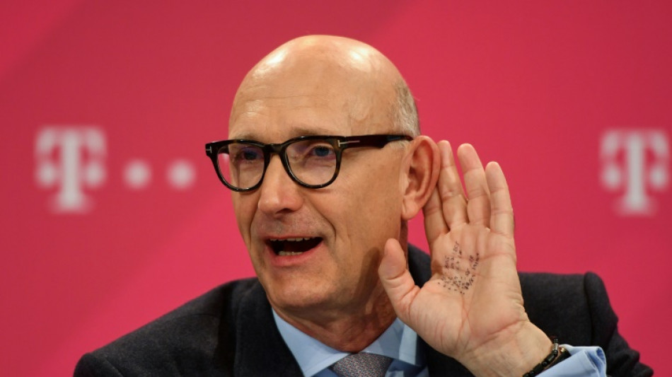 Verliebter Dackel bringt Telekom-Chef Höttges regelmäßig um Feierabend