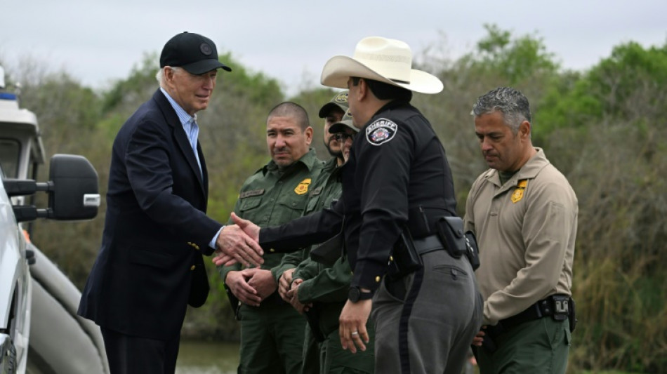 Biden ordena bloquear a los solicitantes de asilo en la frontera con México