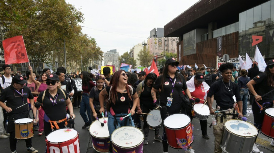 Miles marchan en Chile para presionar por el avance de las reformas sociales