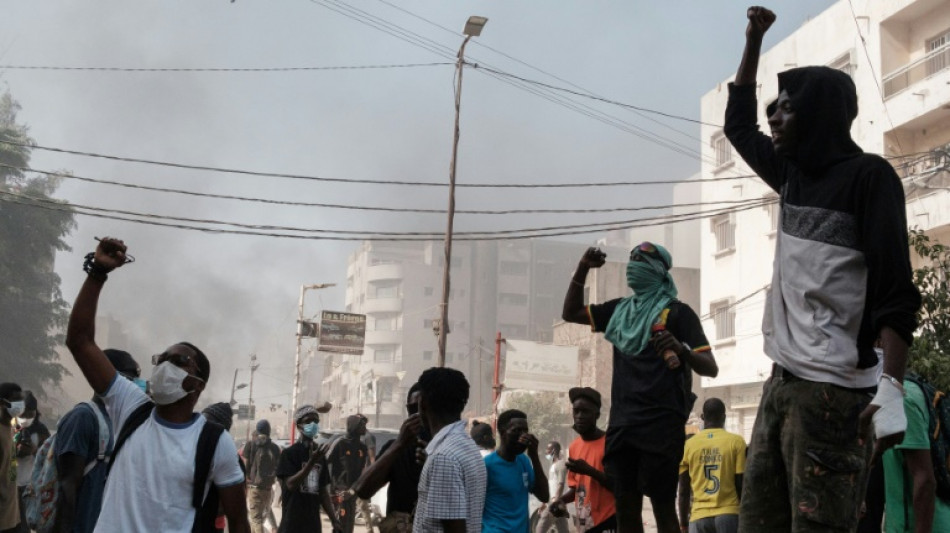 Tres muertos en protestas contra el aplazamiento de las elecciones en Senegal