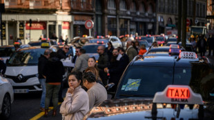 Des milliers de taxis défilent contre le covoiturage sanitaire