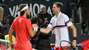 Chileno Nicolás Jarry elimina Tsitsipas e vai à semifinal do Masters 1000 de Roma