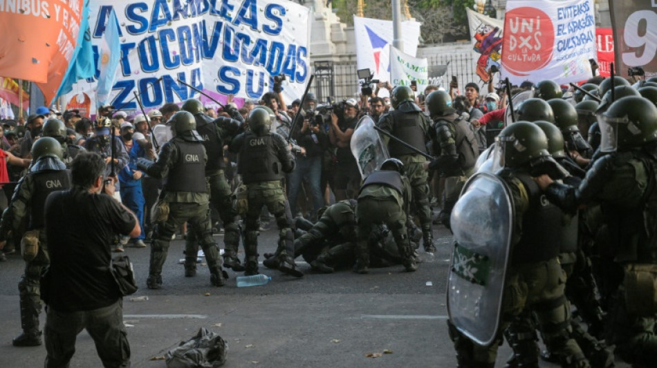 Congreso retoma debate de reformas de Milei tras represión policial