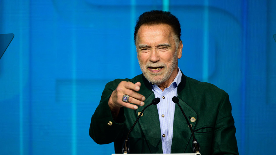 Schwarzenegger dà il suo sostegno a ad Harris