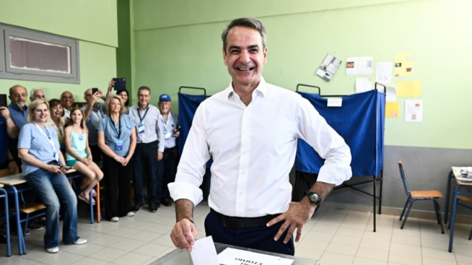 El conservador Mitsotakis gana holgadamente las elecciones griegas