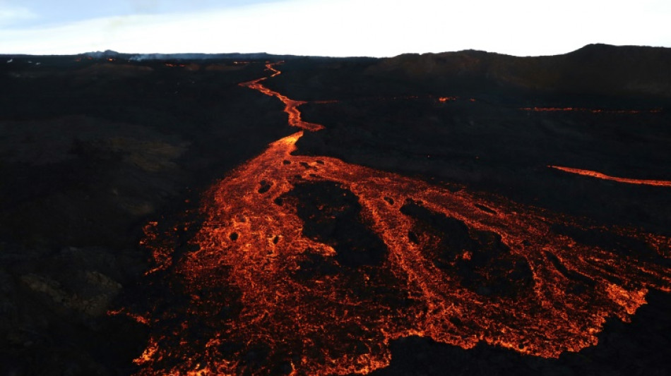 A Hawaï, l'éruption du Mauna Loa menace une des principales routes de l'île