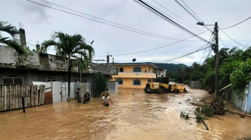 Al menos 500 personas evacuadas en Ecuador por inundaciones