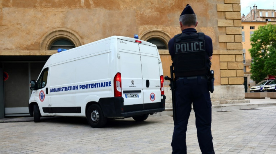 Violences sur Hedi: le policier reste en détention provisoire