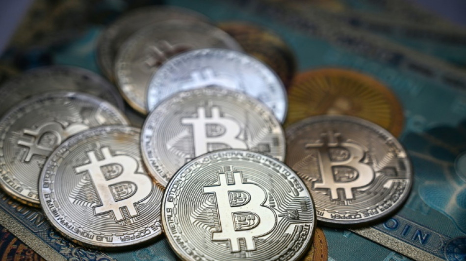 Le bitcoin poursuit sa course folle, nouveau record à plus de 72.000 dollars