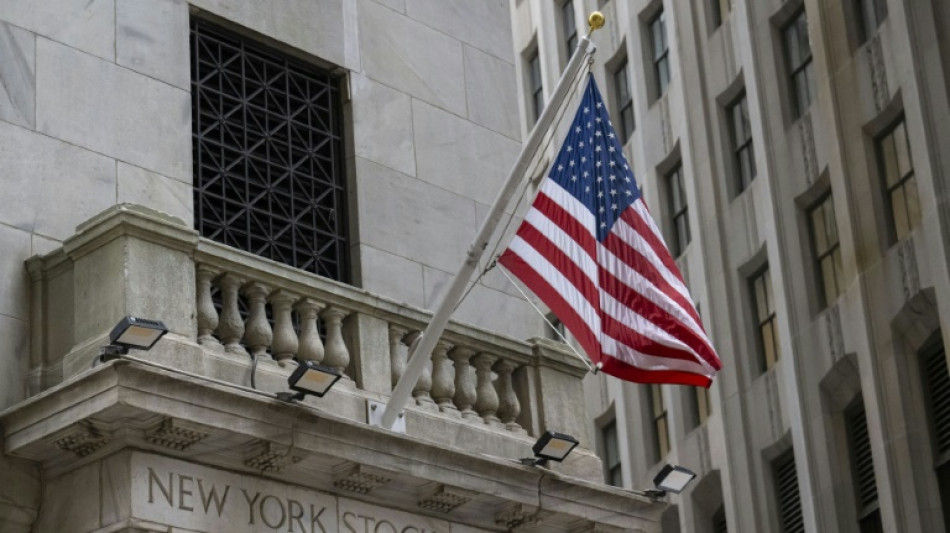 Wall Street évolue en ordre dispersé en position d'attente