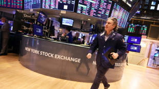 Wall Street en ordre dispersé, toujours hésitante faute de visibilité