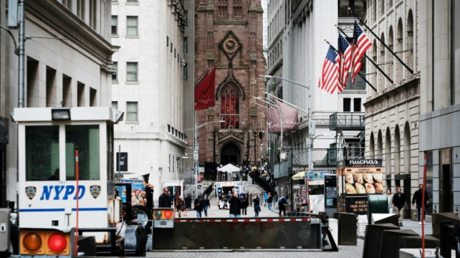 Wall Street finit dans le rouge, les pourparlers calent sur la dette