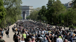 A Paris, des milliers de motards manifestent contre le contrôle technique obligatoire