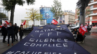 Jugadores de la selección francesa prometen apoyo a una ONG de defensa de derechos humanos