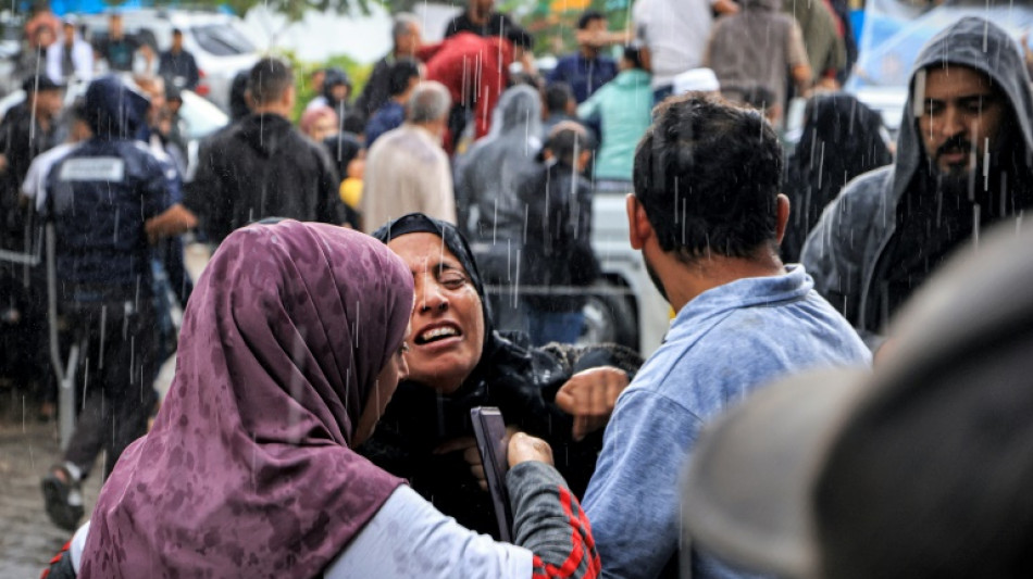 Lágrimas y oraciones en una morgue de Gaza, de nuevo llena tras el fin de la tregua