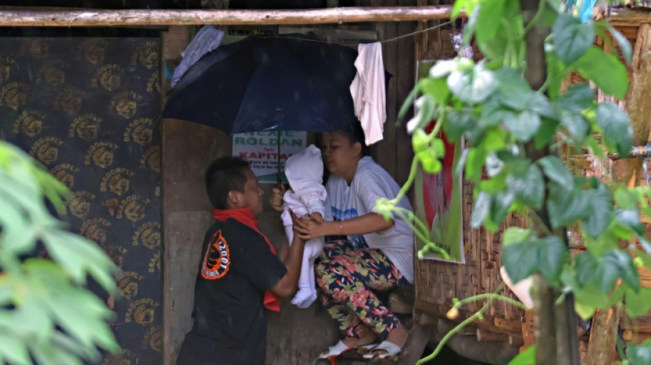 Philippines: des milliers de personnes fuient leur foyer avant une tempête tropicale